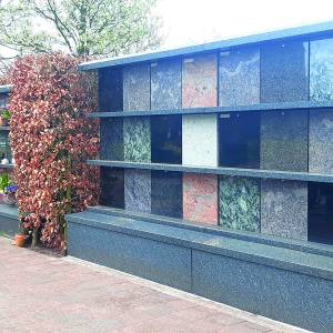 Nieuwe urnenmuur op de R.K. begraafplaats