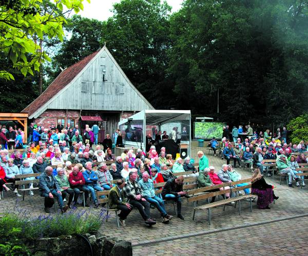 Vieren en ontmoeten tijdens het vrijwilligersfeest in gemeente Losser