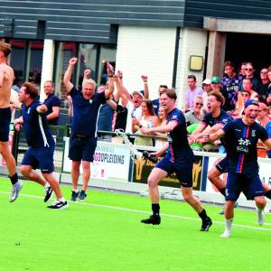 Blauwe invasie leidt tot promotie!