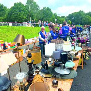 Succesvolle rommelmarkt bij V.V. Lutheria