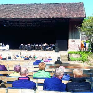 Dauwtrappen én dauwtrapviering in Openluchttheater Brilmansdennen in Losser