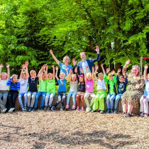 Wethouder Jan Engels geeft startsein voor waardplantenactie Groene Loper Losser Oldenzaal
