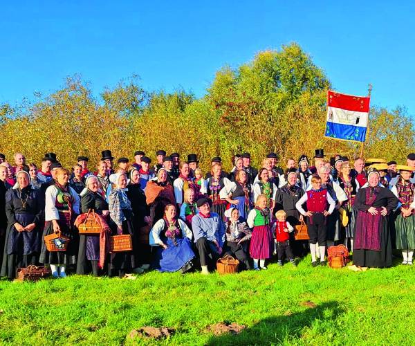 De Losser Böggelrieders en Daansers naar Hamburg